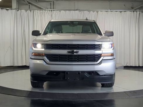 Used 2019 Chevrolet Silverado 1500 Custom w/ Custom Convenience Package AWD/4WD image 3