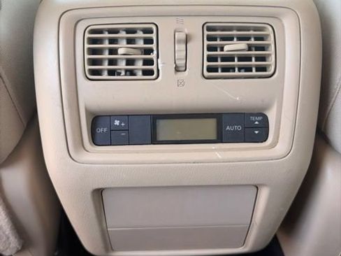 Used 2017 Nissan Pathfinder SV FWD image 12