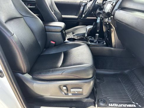 Used 2019 Toyota 4Runner TRD Off-Road Premium AWD/4WD image 12