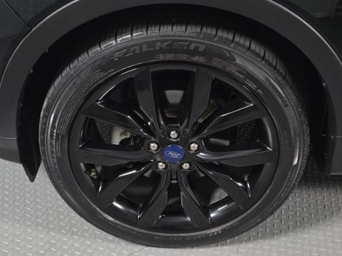 Used 2017 Ford Escape SE w/ Equipment Group 201A FWD image 9