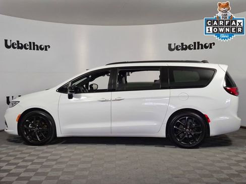 Used 2025 Chrysler Pacifica Limited FWD image 4