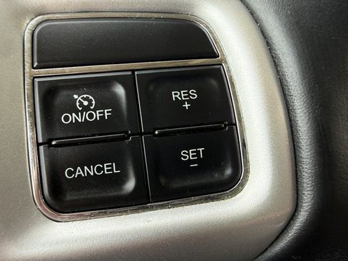 Used 2015 Chrysler Town & Country Touring-L w/ Driver Convenience Group FWD image 27