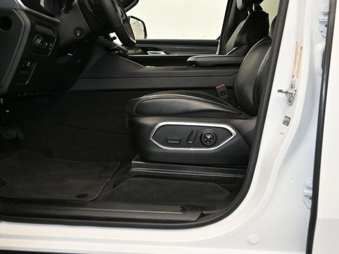 Used 2024 Jeep Wagoneer Series II w/ Flexible Seating Group image 23