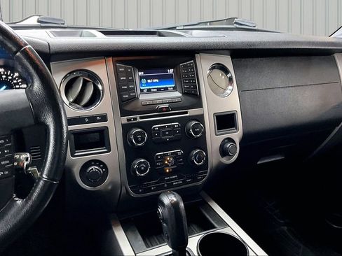 Used 2017 Ford Expedition XLT image 9