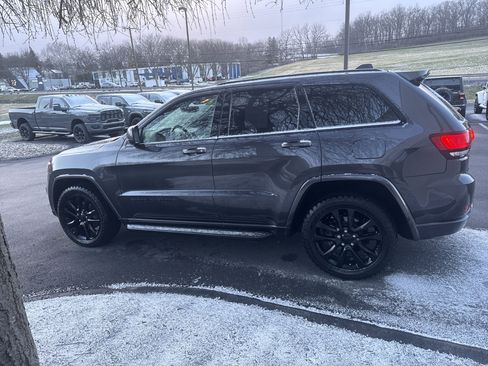 Used 2018 Jeep Grand Cherokee Altitude image 7