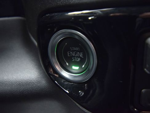 Used 2025 GMC Sierra 1500 Elevation image 40