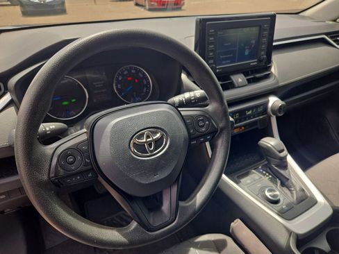 Used 2020 Toyota RAV4 XLE w/ Convenience Package image 16