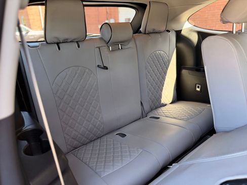 Used 2020 Toyota Highlander L FWD image 21