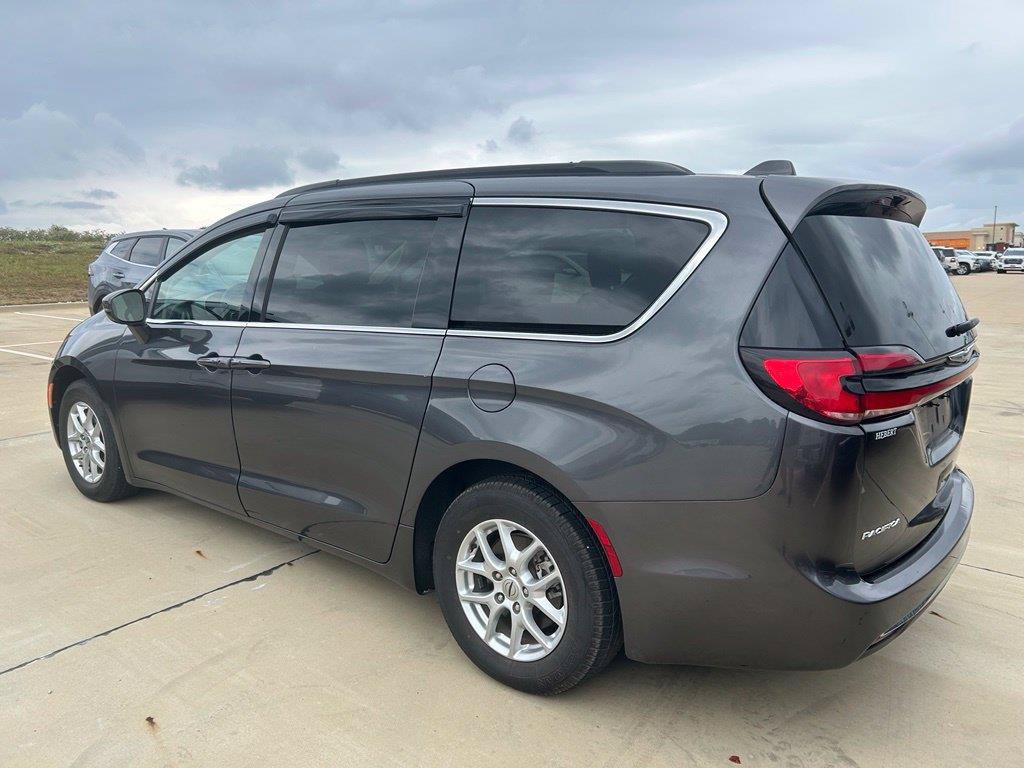 Used 2022 Chrysler Pacifica Touring-L FWD image 9