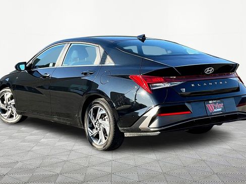 Used 2025 Hyundai Elantra SEL image 4