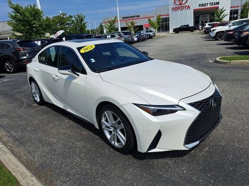 Used 2024 Lexus IS 300 w/ Comfort Package RWD image 4