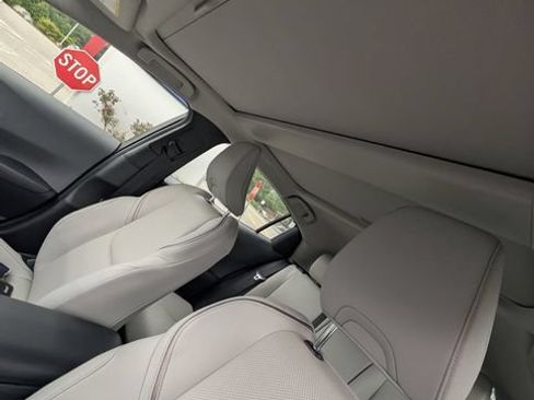 Used 2024 Toyota Prius XLE AWD/4WD image 4