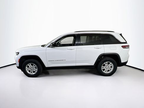 Used 2023 Jeep Grand Cherokee Laredo AWD/4WD image 8