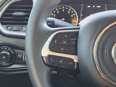 Used 2018 Jeep Renegade Latitude image 27