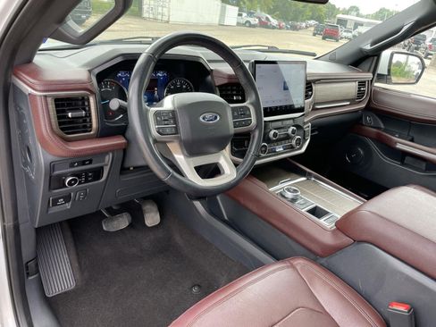 Used 2023 Ford Expedition Limited RWD image 12