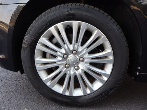 Used 2013 Chrysler 300 AWD w/ Driver Convenience Group image 40