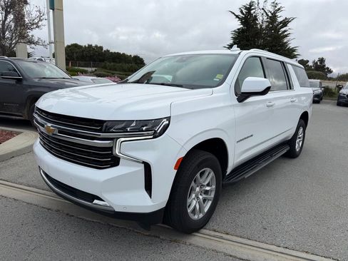 Used 2024 Chevrolet Suburban LT RWD image 1