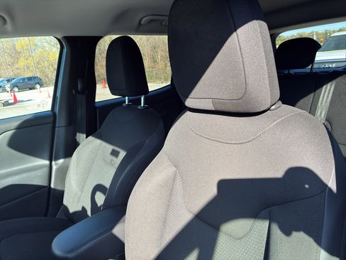 Used 2018 Jeep Renegade Altitude w/ Popular Equipment Group image 8