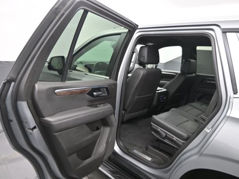 Used 2025 Chevrolet Tahoe LT AWD/4WD image 17
