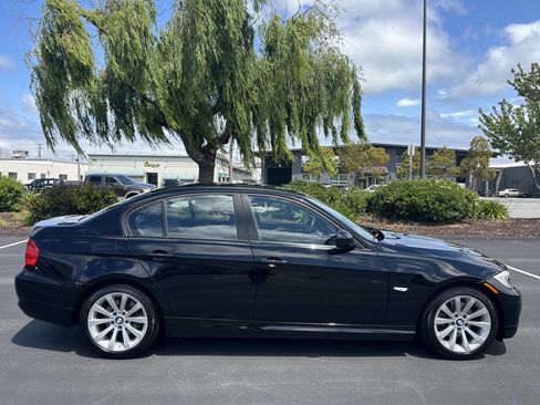 Used 2010 BMW 328i Sedan RWD image 5