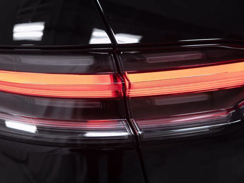 Certified 2026 Porsche Macan AWD/4WD image 19