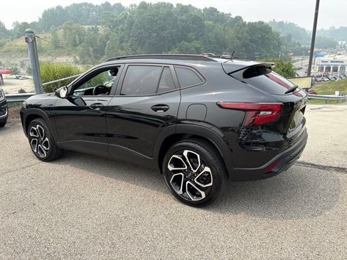 Used 2024 Chevrolet Trax RS FWD image 3