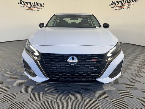Used 2023 Nissan Altima 2.5 SR AWD/4WD image 5