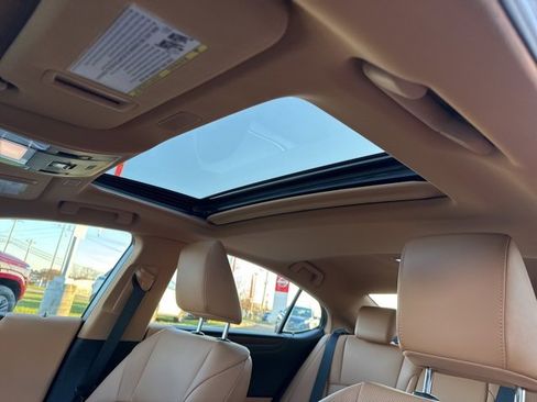 Used 2023 Lexus ES 350 w/ Premium Package image 12