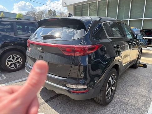 Used 2020 Kia Sportage LX image 11
