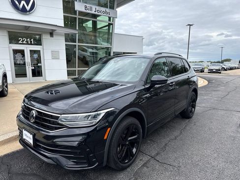 Used 2023 Volkswagen Tiguan SE R-Line AWD/4WD image 2