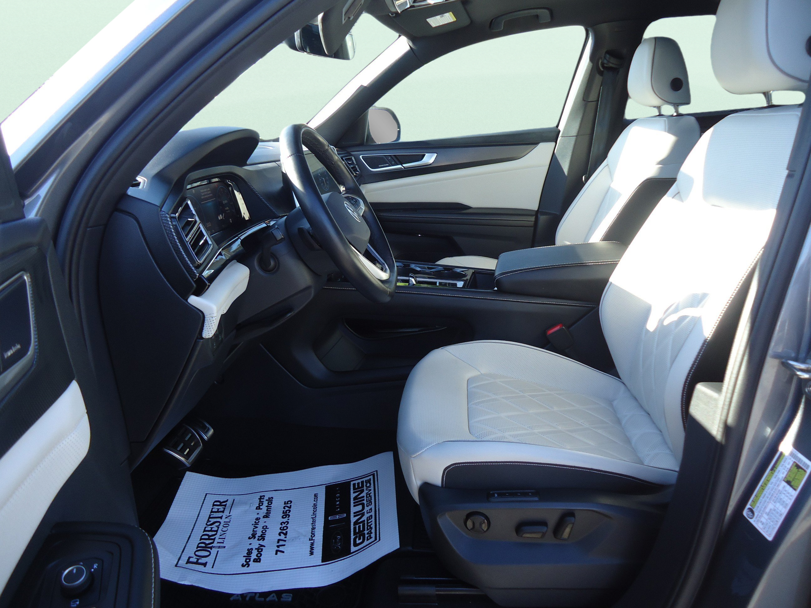 Used 2024 Volkswagen Atlas Cross Sport SEL Premium R-Line AWD/4WD image 25