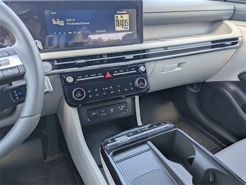 New 2025 Hyundai Tucson Limited image 19