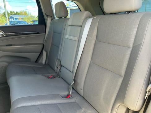 Used 2011 Jeep Grand Cherokee Laredo AWD/4WD image 19