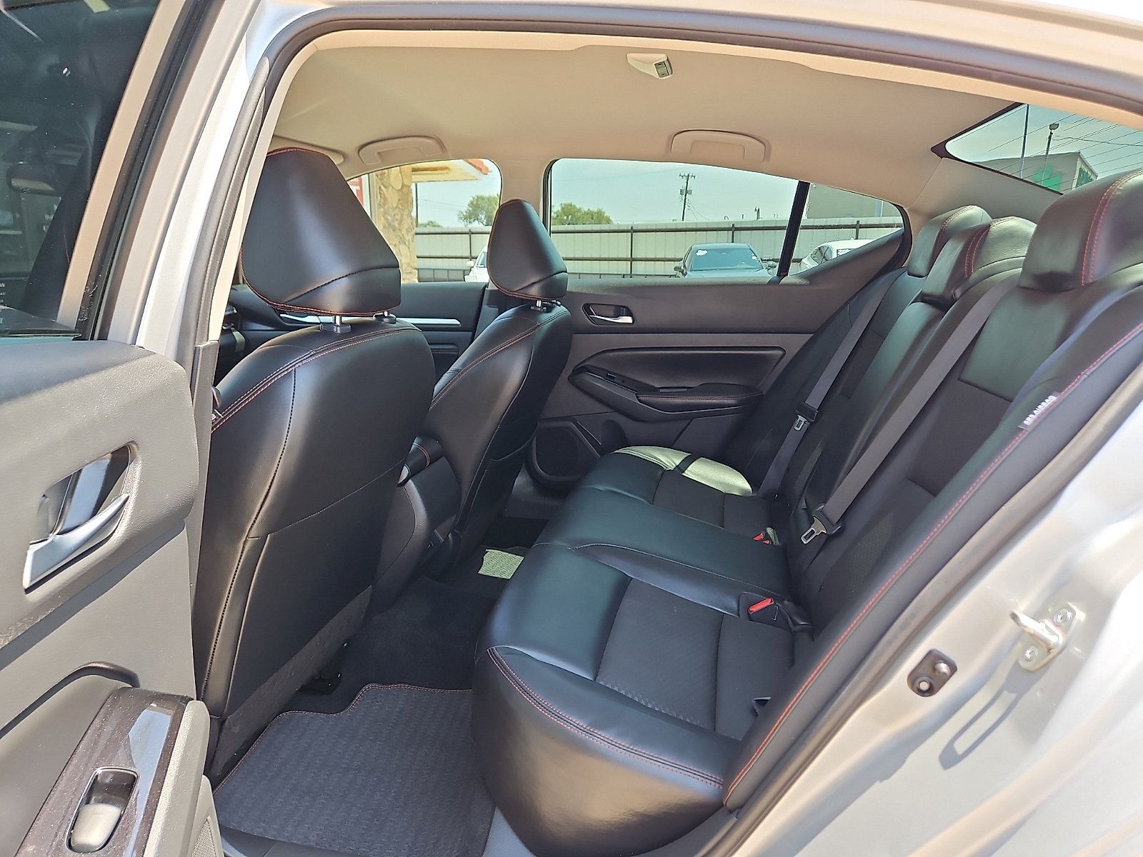 Used 2023 Nissan Altima 2.5 SR FWD image 10