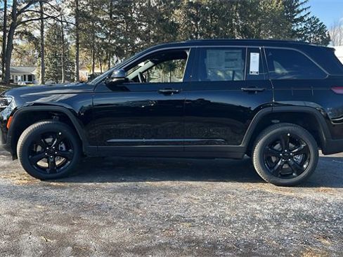 New 2026 Jeep Grand Cherokee Limited w/ Limited Altitude Package image 9