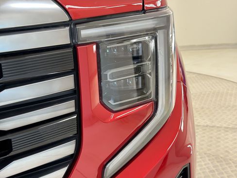 Used 2024 GMC Sierra 1500 AT4 w/ Technology Package AWD/4WD image 11