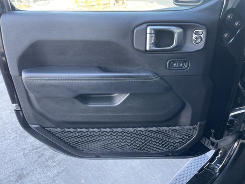 Used 2018 Jeep Wrangler Unlimited Sahara image 22