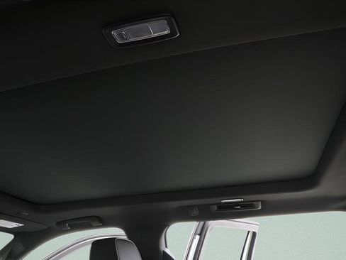 Used 2024 GMC Yukon XL SLT w/ SLT Premium Package AWD/4WD image 10