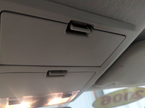 Used 2006 Ford Freestyle Limited image 15