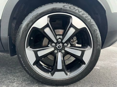 Used 2020 Volvo XC40 T5 Momentum w/ Protection Package Premier image 18