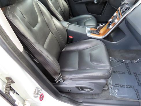 Used 2017 Volvo XC60 T5 Inscription w/ Protection Package image 21
