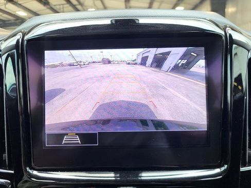 Used 2020 Chevrolet Traverse LT image 18