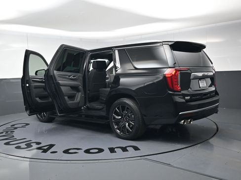 Used 2023 GMC Yukon Denali w/ Advanced Technology Package image 29