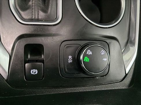 Used 2019 Chevrolet Traverse LT image 21