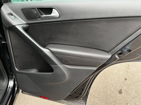 Used 2017 Volkswagen Tiguan Sport image 28