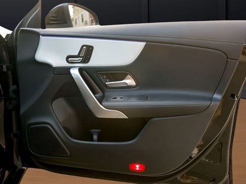 Used 2025 Mercedes-Benz CLA 250 4MATIC image 22