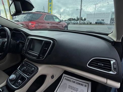 Used 2015 Chrysler 200 Limited w/ Convenience Group image 18