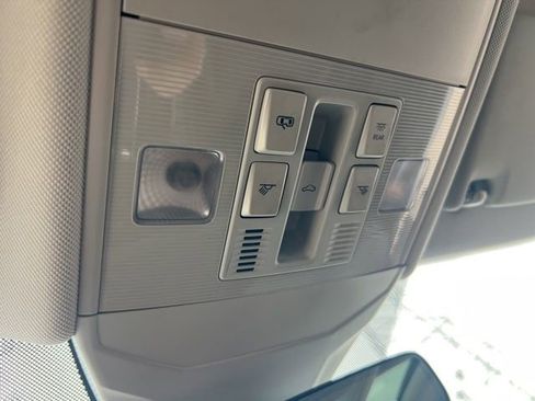 Used 2024 Volkswagen Jetta SE image 16