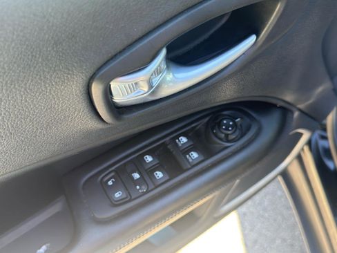 Used 2021 Jeep Compass Latitude image 12