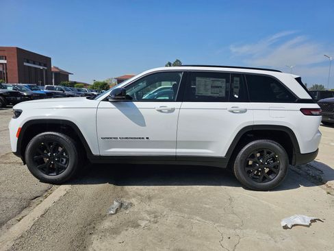 New 2026 Jeep Grand Cherokee Altitude RWD image 4